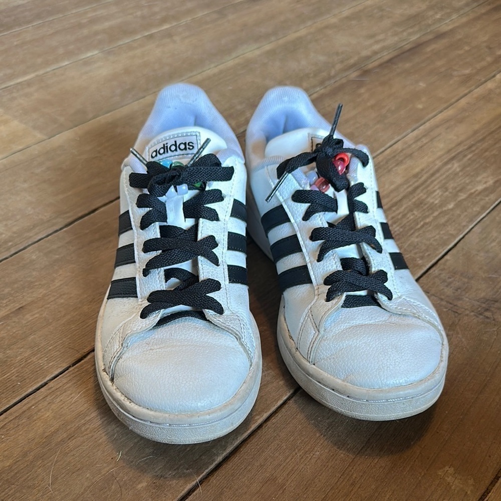 Adidas Women’s sneakers size 6.5 - Picture 1 of 6